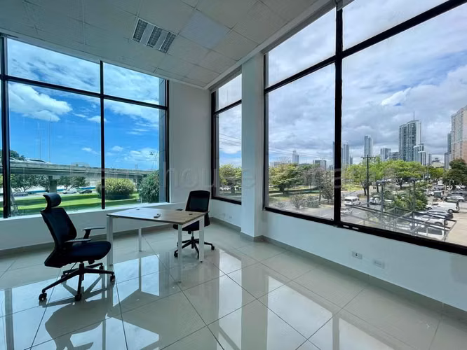 Local Comercial en Alquiler en Avenida Balboa JG