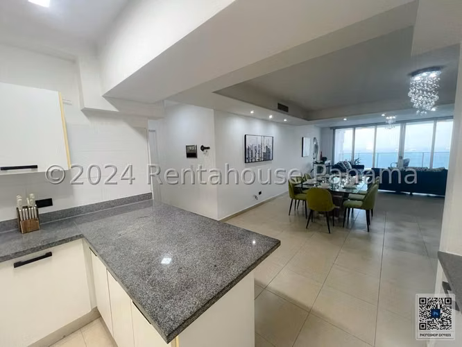 Apartamento con Vista al Mar en Venta en Avenida Balboa 25PPM479