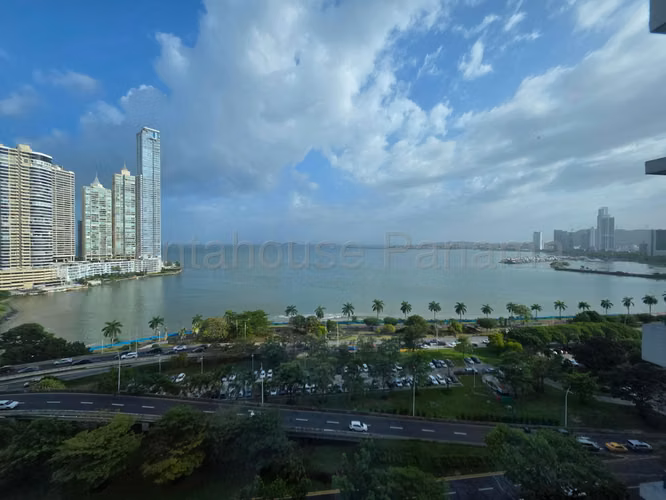 Alquiler de Apartamento en Avenida Balboa Ph Grandbay Tower Solo Cliente Directo LFC