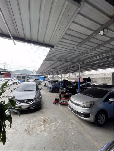 Commercial Warehouse For Sale of Carros or Lava car
