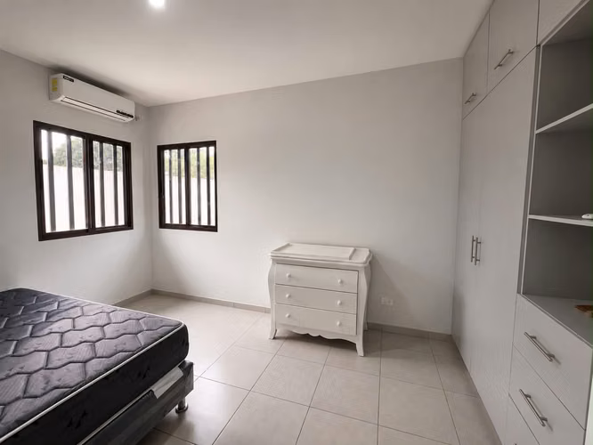 CASA NUEVA EN ALQUILER EN UNA ZONA EXCLUSIVA DE SAN PABLO - Imagen 3