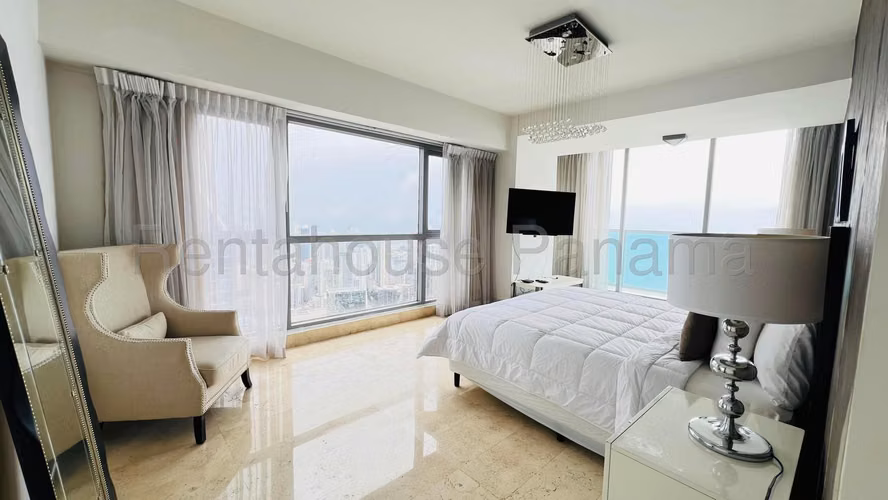 Venta de Pent House Amoblado en Avenida Balboa DPV