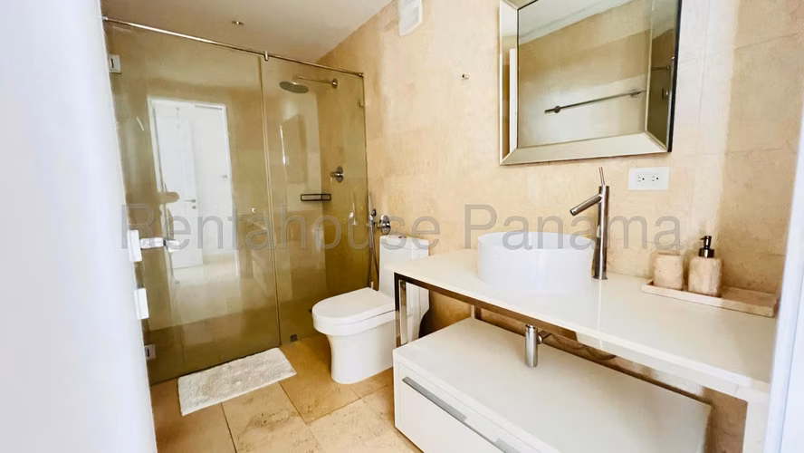 Venta de Pent House Amoblado en Avenida Balboa DPV