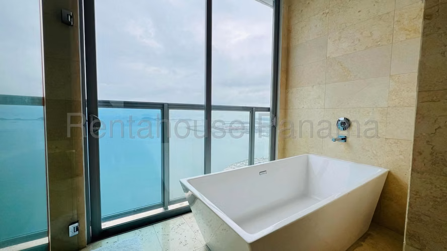 Venta de Pent House Amoblado en Avenida Balboa DPV