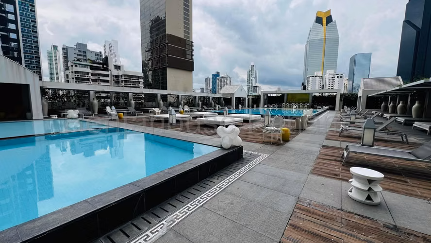 Venta de Pent House Amoblado en Avenida Balboa DPV