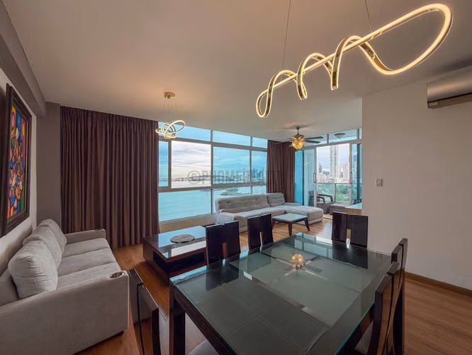 Apartamento en Alquiler en Avenida Balboa, Panamá