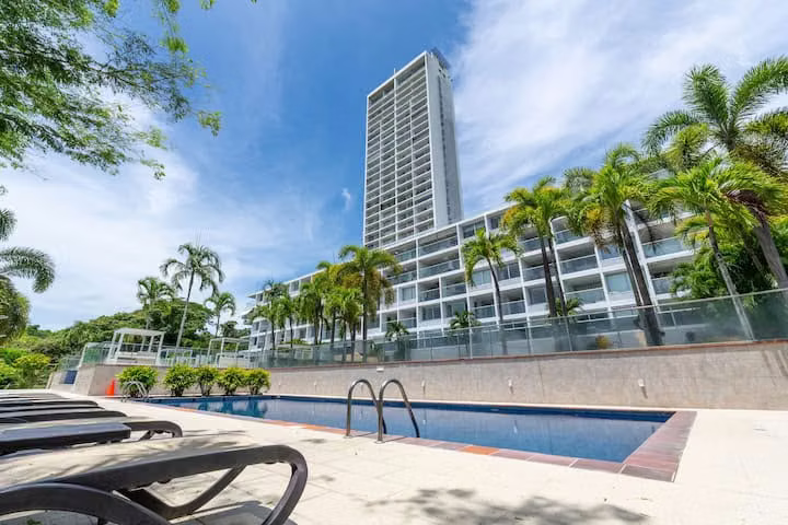 LIVE YOUR BEST LIFE AT THE PALMS 1 BED PLUS FLEX ROOM. OCEAN VIEWS