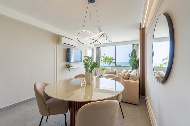 LIVE YOUR BEST LIFE AT THE PALMS 1 BED PLUS FLEX ROOM. OCEAN VIEWS