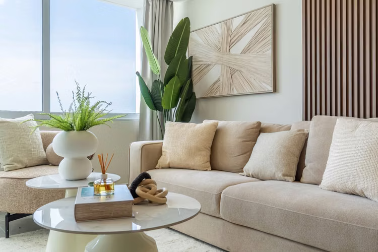 LIVE YOUR BEST LIFE AT THE PALMS 1 BED PLUS FLEX ROOM. OCEAN VIEWS