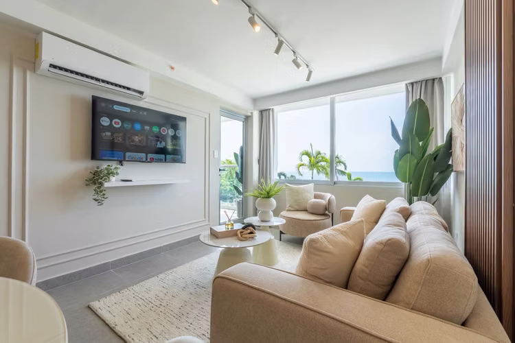 LIVE YOUR BEST LIFE AT THE PALMS 1 BED PLUS FLEX ROOM. OCEAN VIEWS