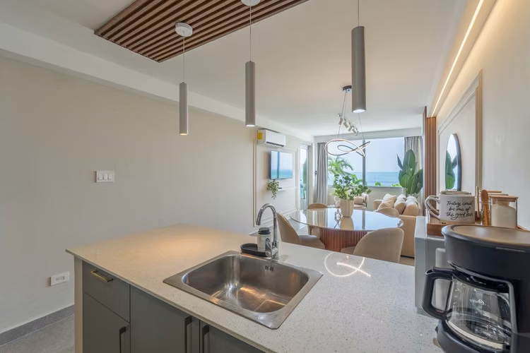 LIVE YOUR BEST LIFE AT THE PALMS 1 BED PLUS FLEX ROOM. OCEAN VIEWS