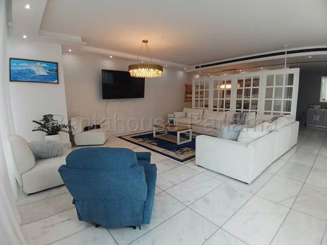 Se Alquila Apartamento en Paitilla LA26-7787