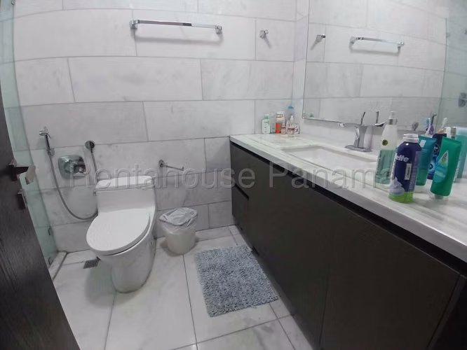 Se Alquila Apartamento en Paitilla LA26-7787
