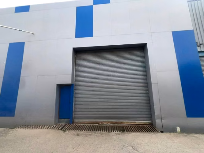 Alquiler de galera en tocumen 350mts2 con 8 de alto, 1 baño, corriente trifasica
