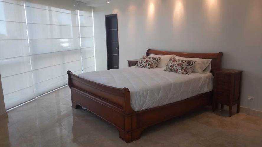 VENDO APARTAMENTO EN PH ALLURE