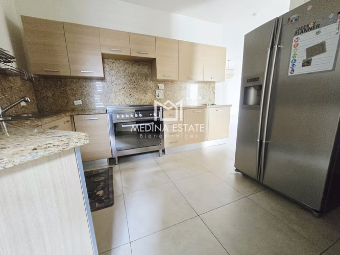 Alquiler Embassy Village 201 m²  3BR Sala familiar Vista al bosque Balcones