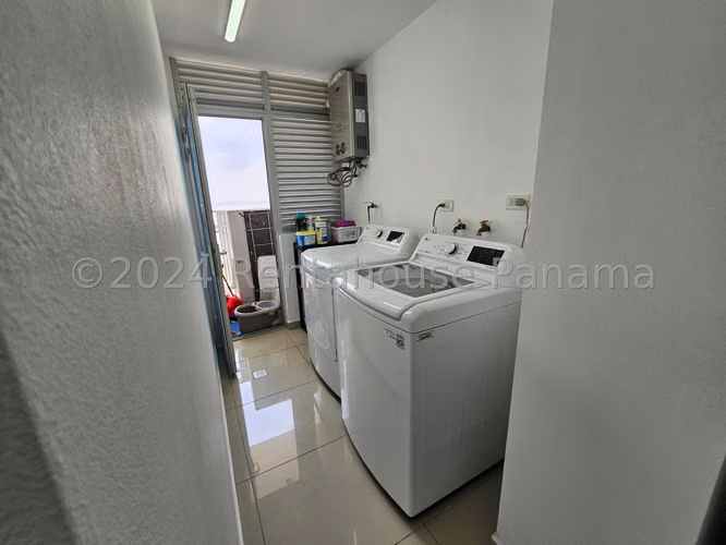 Apartamento en Venta en Costa del Este. PH MAUI. 27LDC440