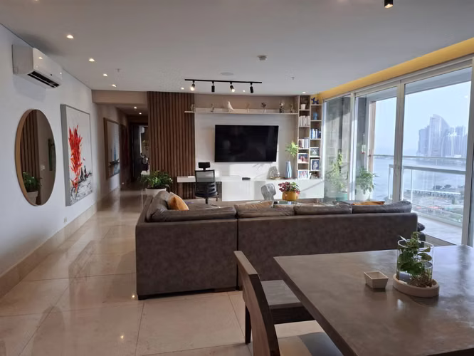 Se alquila apartamento amoblado en Coco del Mar.