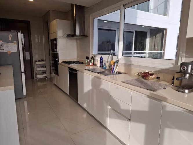 Se alquila apartamento amoblado en Coco del Mar.