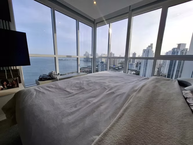 Se alquila apartamento amoblado en Coco del Mar.