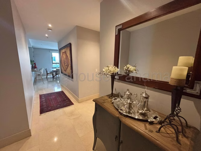 VENDO. Apartamento en ph Greenview en Santa Maria.