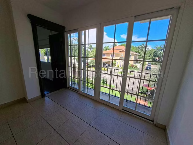 Costa del Este: Costa del Este: Casa VENTA residencial con vigilancia. 4 recámaras. Piscina.