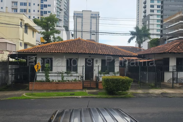 Bellavista: Two houses for commercial use for rent. Hostel, shop, business, office, tourist.