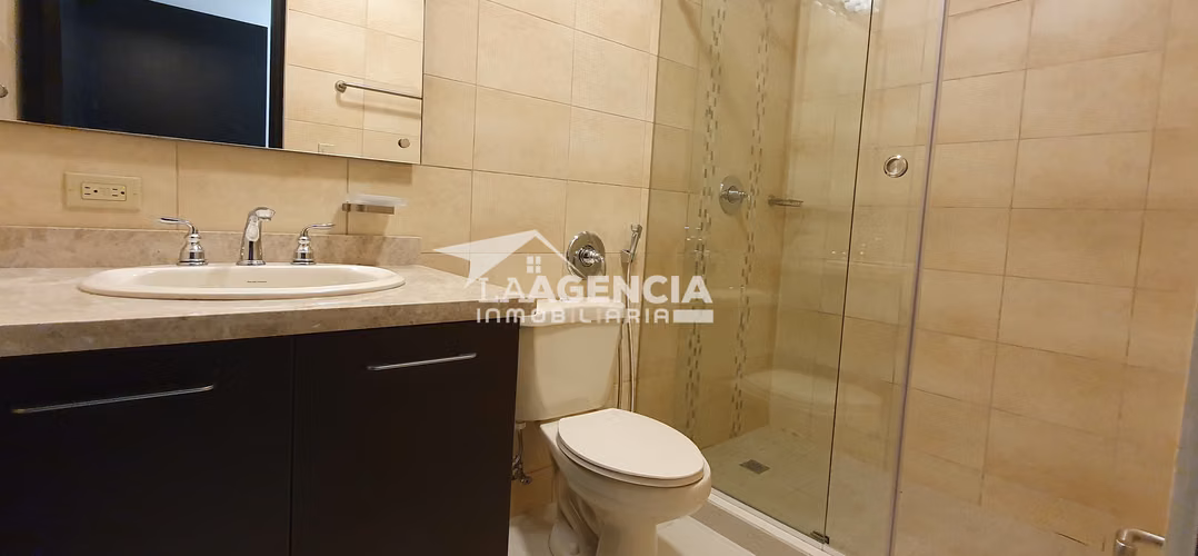 Albrook, Venta de Apartamento en Embassy Village con amplia terraza - Imagen 11