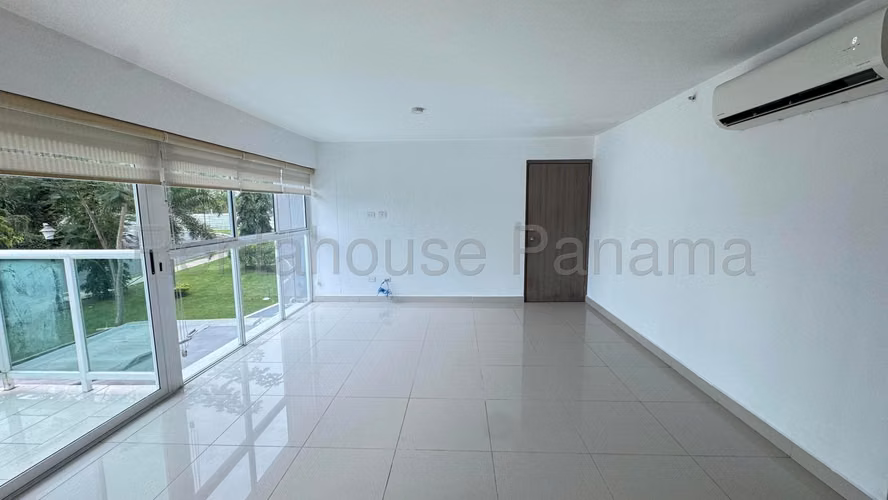 Alquiler de  Espectacular y Amplio Apartamento en Albrook 27*454Mfk