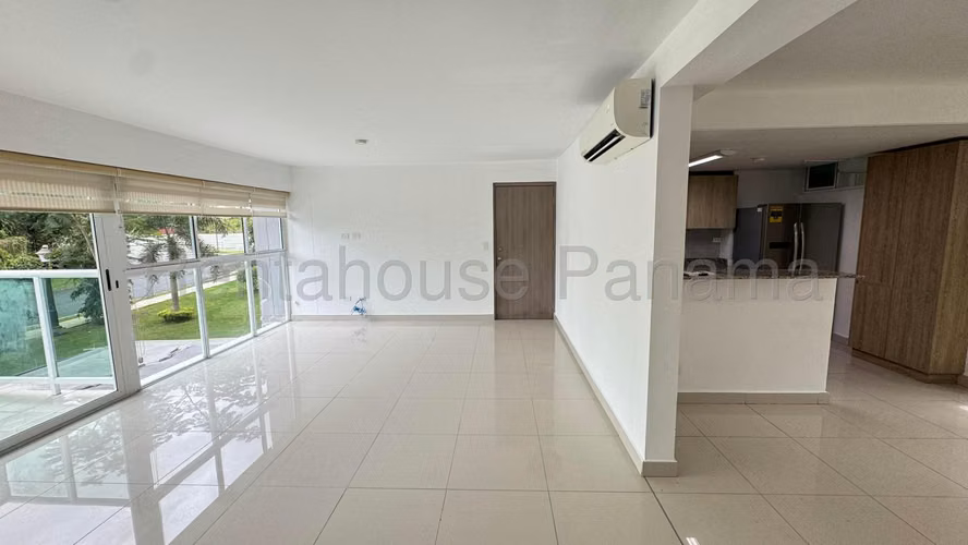 Alquiler de  Espectacular y Amplio Apartamento en Albrook 27*454Mfk