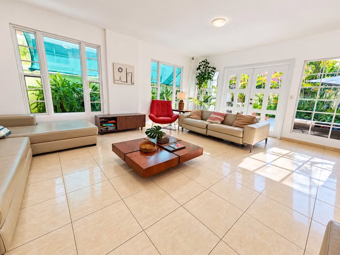 Venta de Casa en Villa Valencia, Costa Sur