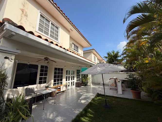 Venta de Casa en Villa Valencia, Costa Sur