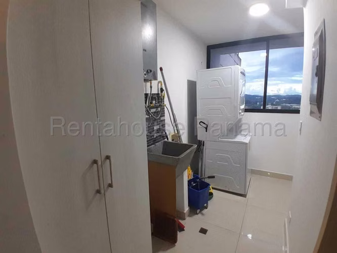 Alquiler de Amplio Apartamento en Bella Vista 27*468Mfk