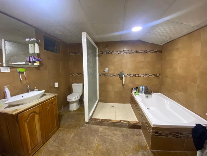 Casa en Venta con Piscina | 4 Recámaras | 319 m² de Terreno | Las Cumbres