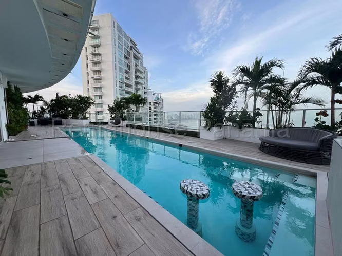 Penthouse de 2 Niveles con Piscina Privada de Agua Salada y Cine 25EPP6803