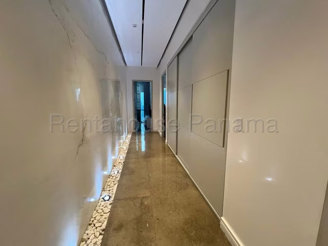 Penthouse de 2 Niveles con Piscina Privada de Agua Salada y Cine 25EPP6803