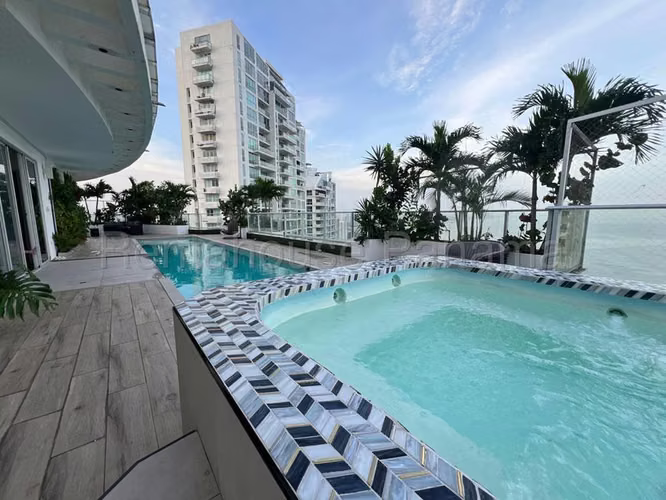 Penthouse de 2 Niveles con Piscina Privada de Agua Salada y Cine 25EPP6803