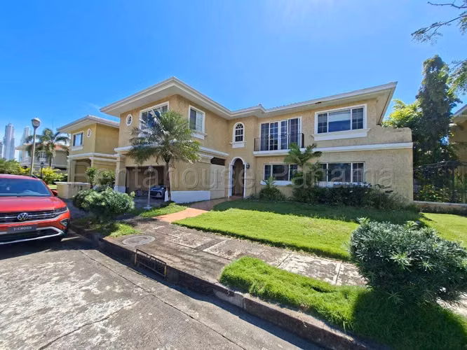 Venta de Casa Amplia y Familiar en Costa del Este 26*6634Mfk