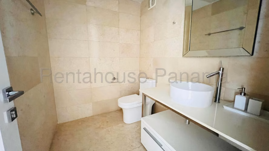 Venta de Elegante Apartamento Con Iluminacion natural en Av Balboa 27*462Mfk