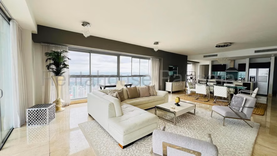 Venta de Elegante Apartamento Con Iluminacion natural en Av Balboa 27*462Mfk
