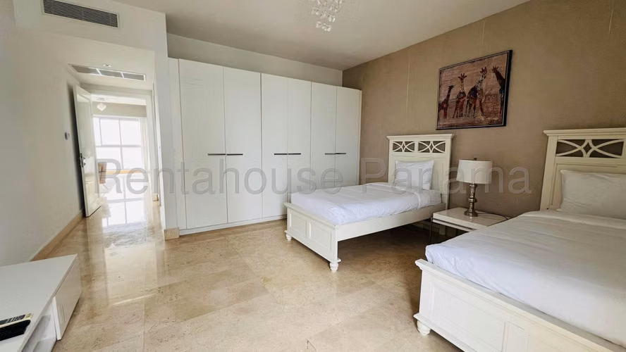 Venta de Elegante Apartamento Con Iluminacion natural en Av Balboa 27*462Mfk