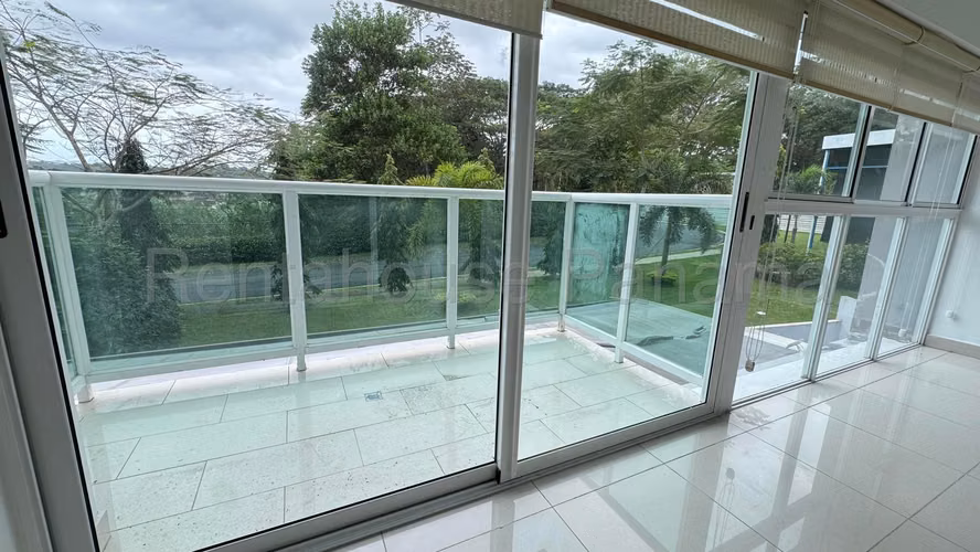 Cómodo Apartamento en Alquiler en Albrook 27PPM454