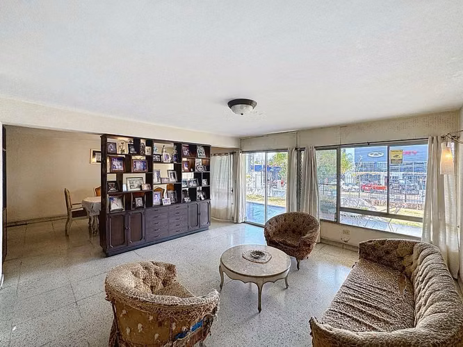 Property for Sale on Calle 50 – High-Exposure Investment Opportunity