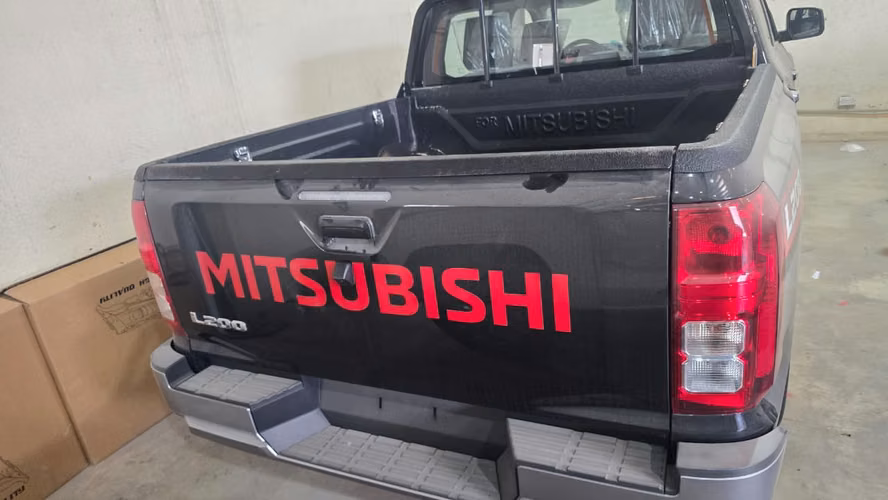 Mitsubishi Pick up L200 GLS-Plus 2.4L Gasolina 4WD MT 2027