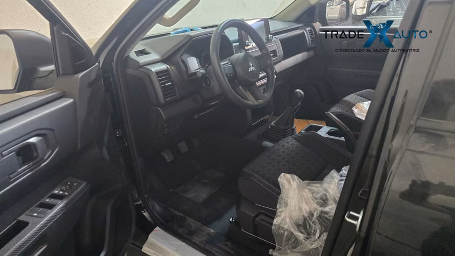 Mitsubishi Pick up L200 GLS-Plus 2.4L Gasolina 4WD MT 2027