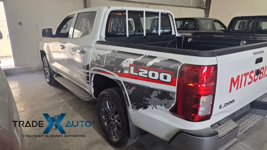 Mitsubishi Pick Up L200 GLS-Plus 2.4L Gasolina 4WD MT 2027