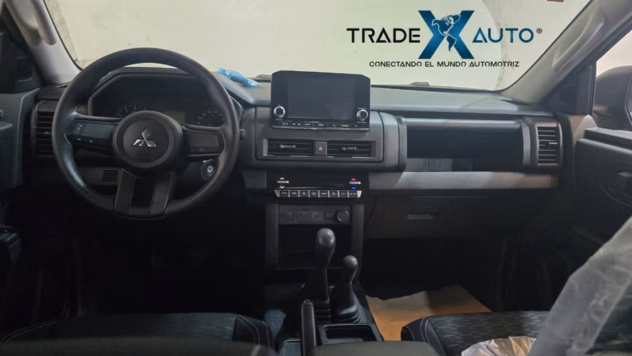 Mitsubishi Pick Up L200 GLS-Plus 2.4L Gasolina 4WD MT 2027