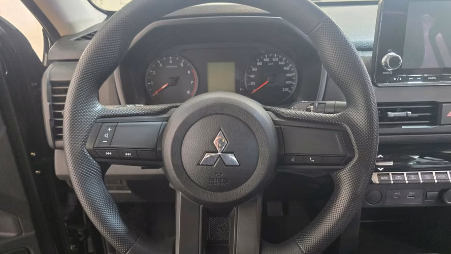 Mitsubishi Pick Up L200 GLS-Plus 2.4L Gasolina 4WD MT 2027