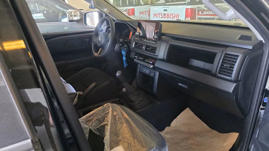 Mitsubishi Pick Up L200 GLS-Plus 2.4L Gasolina 4WD MT 2027