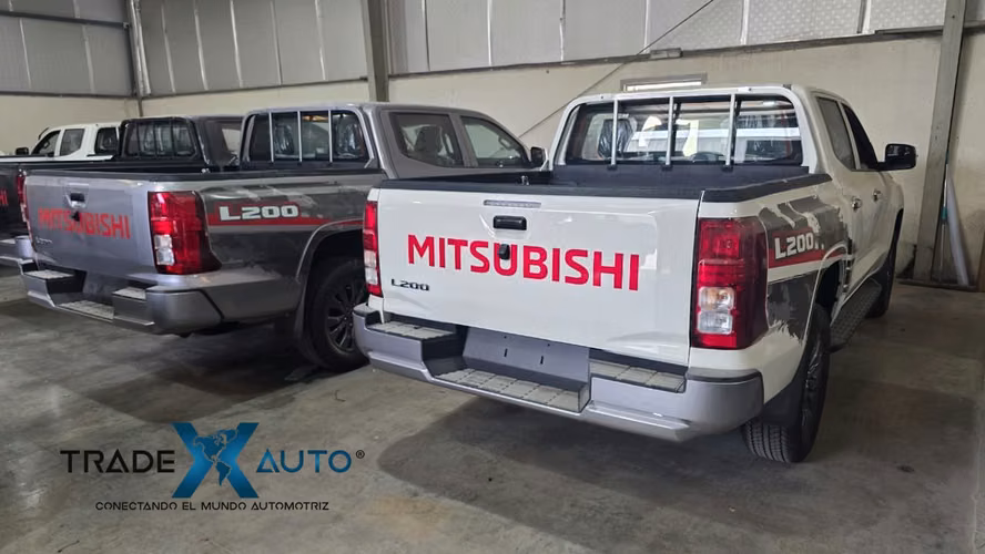 Mitsubishi Pick Up L200 GLS-Plus 2.4L Gasolina 4WD MT 2027